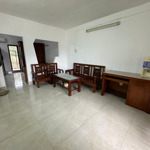 Cho thuê căn hộ tập thể giảng võ, phố ngọc khánh, ba đình, hà nội