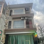 Bán nhà 3 tầng hiện đang kinh doanh nhà nghỉ.