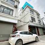 Nhà 3 tầng 45m2, full nội thất, ô tô đỗ cửa, gần cầu hưng đạo, 1km ra ủy ban đông la, giá 3.3 tỷ