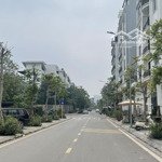 Bán đất phố ngọc thụy - ô tô tránh - gần công viên - trường việt pháp