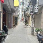 Chỉ 2.98 tỷ nhà 3 tầng nguyễn văn cừ - ô tô đỗ cổng - kinh doanh - gần các cầu - ngõ nông