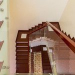 Bán nhà 2 mặt tiền thái văn lung 1 trệt 2 lầu .