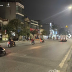 Chính chủ bán nhà mặt phố giải phóng dt:76m mt:4,2m nhà 3 tầng oto đỗ cửa oto tải tránh trước nhà