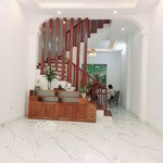 Hiếm - nhà 4 tầng quang trung - khu vực rất ít nhà bán - ô tô vào trong nhà.