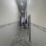Nhà bán tâm huyết. xây kiên cố.
mặt tiền lộ 5m2, lề 3m2, sân sau 2m2 thoát hiểm