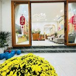Cho thuê nhà đẹp gia đình, 3 phòng ngủ, 2wc, full nội thất đường ô tô