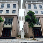 Cần tiền bán gấp căn xẻ khe thời đại 91m2 , gần tòa văn phòng , công viên bể bơi , chung cư masteri