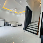 Nhà mới do nha to rộng ô tô đỗ cửa