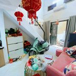 Thông phong, đống đa. dt 19/25m2 x 4 tầng, mt 3,4m, giá 5,1 tỷ. vài bước ra mặt phố.