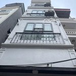 Bán nhà riêng 5 tầng, sổ đỉ 43m, cách phố 5m, gần hồ hoàn kiếm, chợ, trường; 8,5 tỷ