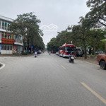 Cơ hội 1-0-2, bán đất tặng nhà c4 giáp việt hưng long biên. lô góc, ngõ thông xe tải. 60m2, chỉ10.x