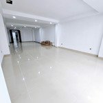 Chính chủ cho thuê nhà tầng 2.3.4 kinh doanh văn phòng (tầng 1 để ô tô & xe máy)