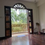 Biệt thự nội thất gỗ hương, khu dân cư thới an, quận 12,