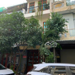 Kẹt tiền bán gấp nhà 1trệt, 2lầu mt đường số 3, phường dĩ an, dt: 60m2, shr, 0909583211