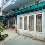 Nhà 1 trệt 2 lầu 11x12 ngay trường thcs hoa lư. có sân vườn, đường xe tải tận nơi
