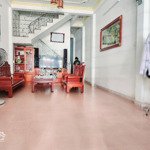 Bán nhà 2 tầng mặt phố mỹ đa đông 5, cách chợ vài bước