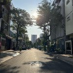 Nhà bán q7 - khu him lam - ngang 5m - ô tô ngủ nhà - dt 85m2 - nhỉnh 9 tỷ