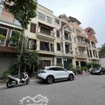 Cần bán nhà đất phố giang văn minh 140m2 4t mt8m giá thỏa thuận