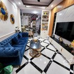 # hot hot - bán gấp nhà 31m2, lạc long quân, sát hồ tây, nhỉnh 6 tỷ thôi.