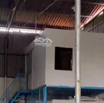 Cho thuê kho nhỏ q7, dt 300m2 đường xe cont, tường xây sạch đẹp