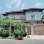 Cho thuê biệt thự thảo điền,q2-dt:~300m2-hồ bơi,sân vườn-văn phòng,lưu trú. bảo vệ 24/24-0909192580