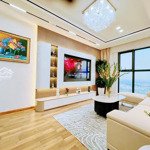 Em cần bán 3 ngủ căn đẹp nhất tòa udic view sông hồng cầu vĩnh tuy, nội thất mới lh 0968 602 202