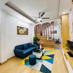 Cho thuê nhà ngõ 61 phạm tuấn tài 75m2 x5t ô tô đỗ cửa