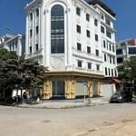 Cho thuê biệt thự ngõ 214 nguyễn xiển ,120m x 5 tầng 1 tum thông sàn , thang máy riêng phù hợp kinh doanh