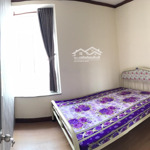 Phòng rộng 10m2, có nội thất giá 2,4tr/th, còn duy nhất 1 phòng ở đường lê văn lương