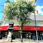 Hàng hiệu - hàng hiếm - góc 2 mt chợ bến thành - lê thành tôn (7,15 x 20m) 3 tầng. hđ300tr - 120 tỷ