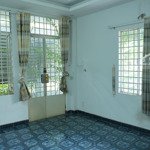 Cho thuê phòng trọ rộng hơn 25m2, ngay góc giao bầu cát 3 với nguyễn hồng đào, tân bình