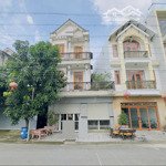 Chính chủ giảm giá cho thuê nhà phố mặt tiền đường gs09, green square dĩ an bình dương gần 200m2