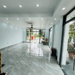 Cho thuê nhà nguyên căn 5 tầng có thang máy sàn trống giá tốt 20tr/ tháng lh 0909934237