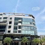 Tòa nhà cao tầng khu hành chính tp thủ đức (q2). dt: 7x22m, hầm 7 tầng full option giá 120tr/tháng