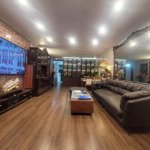 Hộ khẩu hoàn kiếm-140m mặt phố hồng hà-kinh doanh sầm uất ngày đêm-mặt tiền 4.5m-giá 42 tỷ