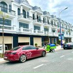 Nhà phố thương mại 100m2 diện tích sử dụng 300m2 full thổ, công chứng ngay