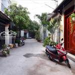Nhà cấp 4. dt: 5x14 nở hậu 5m3 tiện xây mới trệt 2 lầu sân thượng phường phú mỹ, quận 7