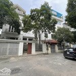 Biệt thự vườn đào bán ở khu d5 tuyệt đẹp, gara để 3 ô tô, view nhìn ra vườn hoa, gần lotte