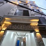 Bán nhà đống đa , 10m ra ô tô tránh . sát vin phạm ngọc thạch . dt 30m x 5tầng thang máy giá 8 tỷ 5