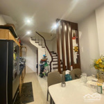 Chuyển chỗ ở em gái cần bán căn nhà ngõ 209 đội cấn ba đình 35m2 5 tầng mt 3m5