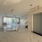 Cho thuê nhà phố mặt tiền đẹp nhất đường nguyễn cơ thạch sala thủ thiêm. dt: 700m2 sử dụng