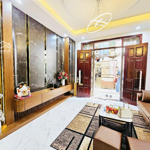 Bán nhà lĩnh nam, khu vực sầm uất, gần đường vành đai 2.5 mới mở. 33m2, 5 tầng. 5,8 tỷ