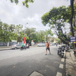 Nhỉnh 5 tỷ -ngọc hà - ba đình - cạnh lăng bác - lô góc -2 mặt thoáng sáng vĩnh viễn - 10m ra mặt