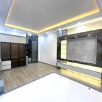 Chính chủ bán gấp nhà mới, ngõ nông 376 khương đình, thanh xuân. dt: 46m2 5 tầng. 7,75 tỷ.