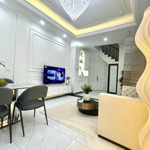 Chỉ nhỉnh 7 tỷ có ngay nhà 40m2 5 tầng mt 4m, lô góc, gần hồ, nhà mới ở ngay, trung tâm ba đình