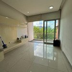Cho thuê căn hộ 84m2 tại khu ruby có ban công.