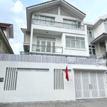 Cho thuê căn villa 10x20m trệt 2 lầu sân thượng đường 8 phường an phú