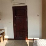 Cho thuê căn hộ 1 phòng ngủ 1 phòng khách 1 vệ sinh ngõ 310 nghi tàm, quảng an, tây hồ. sẵn 01/04
