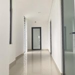 Toà 5 tầng mới xịn, đang cho thuê kinh doanh lưu trú tốt, view 2 mặt tiền thoáng