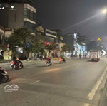 Chính chủ bán giải phóng 75m 3t giá 13,2 tỷ nhà vị trí cực đẹp.trước nhà 3 ôtô tránh ,kinh doanh